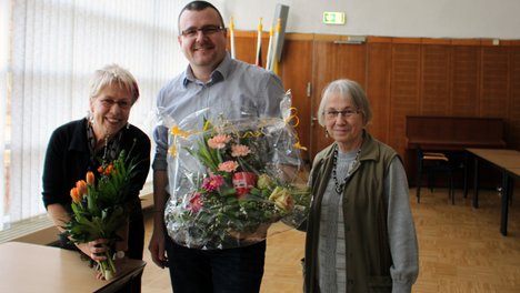 Am Mittwoch, den 22. April in Stendal gratulierten Birke und die Kreisvorsitzende, Ruth Rothe, dem stellvertretenden Landesvorsitzenden, Andreas Höppner, mit einem kleinen Blumengruß zum Geburtstag.