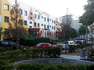 In den Wernigeröder Kindertagesstätten steigen ab dem 1. März die Elterngebühren für die Kinderbetreuung. CDU/Haus & Grund und SPD haben die Gebühren auf der jüngsten Ratssitzung erhöht. Gegen die Erhöhung stimmten DIE LINKE und Grüne/Piraten.